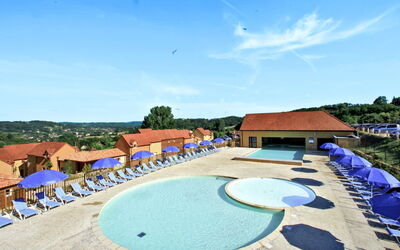 Sarlat-La-Canéda 607: Acqua, Cielo, Piscina, Blu, Nube, Azzurro, Natura, Località Balneare, Shade, Albero