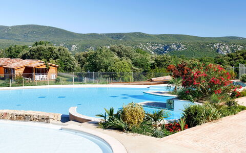 Vallon-Pont-D'Arc 620: Acqua, Cielo, Pianta, Fiore, Piscina, Azzurro, Costruzione, Mobili Da Esterno, Albero, Paesaggio Naturale