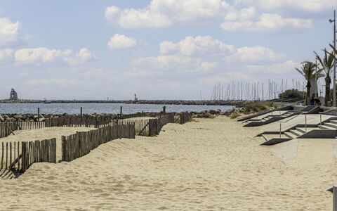 La Grande Motte 606: Nube, Cielo, Acqua, Albero, Legna, Costiera E Morfologie Oceanic, Pianta, Spiaggia, Dock, Orizzonte