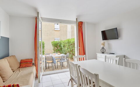 Valras Plage 606: Appartamento, Sedia, Mobili Da Esterno, Ricorrere, Balcone, Cucina & Sala Da Pranzo Tavolo, Pianta Della Casa, Hotel, Eco Hotel