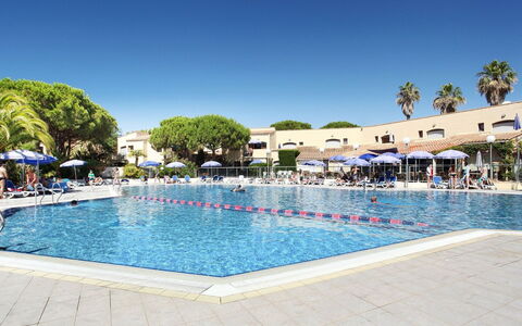 Cap D'Agde 613: Acqua, Cielo, Piscina, Costruzione, Albero, Rettangolo, Tempo Libero, Immobiliare, Sedia, Ricreazione
