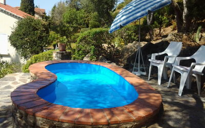 Le Lavandou 604: Piscina, Proprietà, Blu, Backyard, Azzurro, Immobiliare, Tempo Libero, Casa, Vacanza, Costruzione
