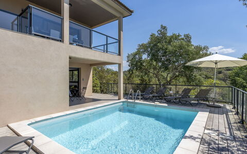 Bruyères 1: Acqua, Proprietà, Cielo, Costruzione, Piscina, Azzurro, Pianta, Shade, Rettangolo, Mobili Da Esterno