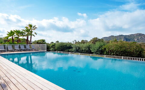 Porto Vecchio 658: Acqua, Nube, Cielo, Proprietà, Piscina, Azzurro, Albero, Pianta, Mobili Da Esterno, Paesaggio Naturale