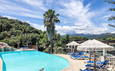 Pinarellu 603: Blu, Piscina, Ricorrere, Mobili Da Esterno, Eco Hotel, Hotel, Lettino, Ombrello, Resort Citta '