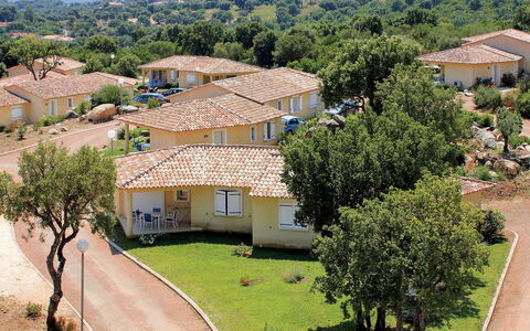 Pinarellu 604: Proprietà, Zona Residenziale, Casa, Quartiere, Paesino Di Montagna, Casa, Villaggio, Cittadina, Immobiliare, Albero