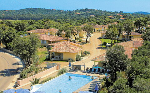 Pinarellu 604: Piscina, Proprietà, Villaggio, Acqua, Casa, Albero, Turismo, Vacanza, Immobiliare, Area Rurale