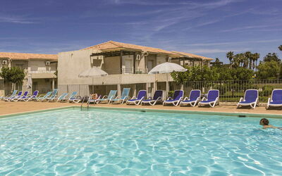 Moriani-Plage 614: Acqua, Cielo, Proprietà, Nube, Piscina, Sedia, Azzurro, Costruzione, Mobili Da Esterno, Albero