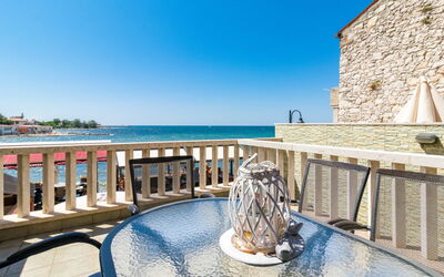 Umag 656: Acqua, Cielo, Giorno, Proprietà, Azzurro, Illuminazione, Corpo D'Acqua, Architettura, Località Balneare, Sedia
