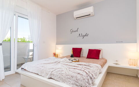 Villa Virtus: Camera Da Letto, Mobilia, Letto, Proprietà, Camera, Materasso, Interior Design, Lenzuolo, Telaio Del Letto, Bedding