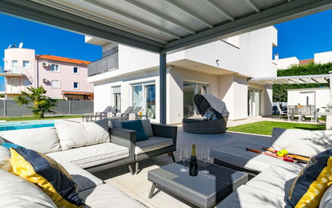 Villa Virtus: Proprietà, Costruzione, Interior Design, Camera, Soggiorno, Mobilia, Immobiliare, Casa, Casa, Appartamento