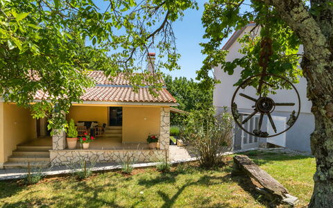 Mariva: Pianta, Costruzione, Cielo, Finestra, Porta, Casa, Lotto, Albero, Shade, Erba
