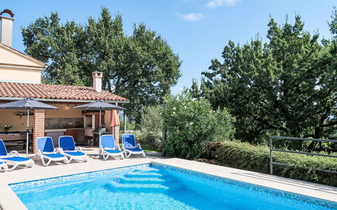 Mariva: Acqua, Pianta, Cielo, Nube, Blu, Piscina, Costruzione, Azzurro, Albero, Shade