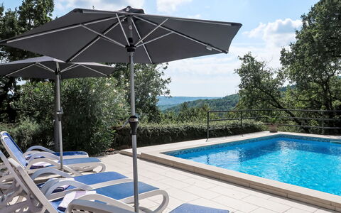 Mariva: Acqua, Cielo, Nube, Pianta, Piscina, Shade, Albero, Azzurro, Ombrello, Mobili Da Esterno
