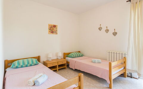 Poreč 608: Mobilia, Comfort, Costruzione, Prodotto, Tavolo, Azzurro, Legna, Telaio Del Letto, Tessile, Interior Design