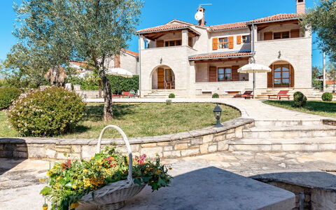 Poreč 614: Cielo, Pianta, Costruzione, Proprietà, Finestra, Fiore, Albero, Casa, Manto Stradale, Architettura