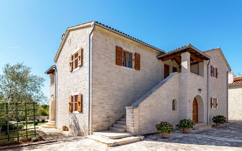 Poreč 614: Cielo, Pianta, Finestra, Costruzione, Albero, Lotto, Porta, Casa, Villetta