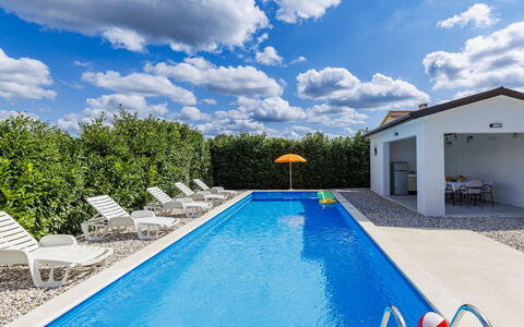 Jurican: Blu, Piscina, Materiale Composito, Tempo Libero, Shade, Eco Hotel, Estate, Landscaping, Design, Ricorrere