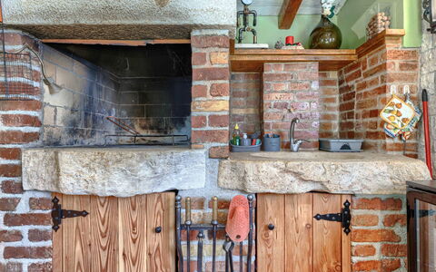 Viliam: Legna, Cucina, Brick, Muratura, Color Legno, Camino, Controsoffitto, Piastrella, Cabinetry, Materiali Naturali