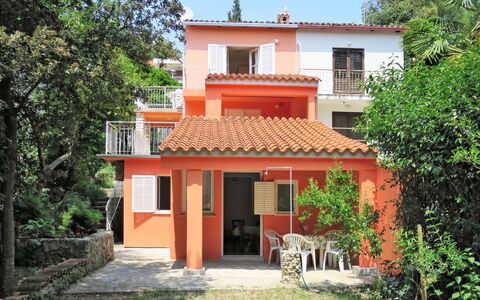 Rovinj 683: Pianta, Costruzione, Finestra, Proprietà, Cielo, Albero, Casa, Quartiere, Zona Residenziale, Villetta