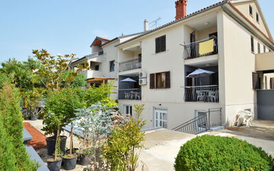 Rovinj 689: Cielo, Pianta, Costruzione, Proprietà, Finestra, Casa, Urban Design, Lotto, Zona Residenziale
