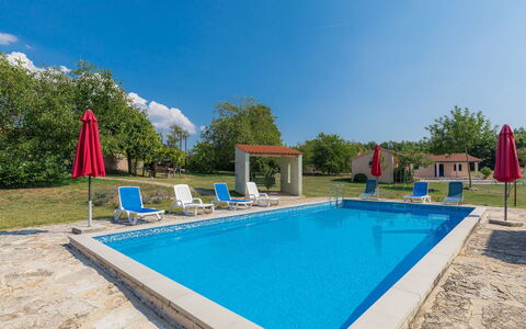 Danijela: Acqua, Cielo, Proprietà, Piscina, Pianta, Azzurro, Costruzione, Shade, Architettura, Rettangolo