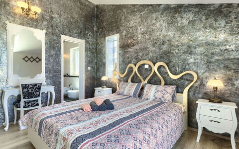 Libera: Mobilia, Costruzione, Proprietà, Comfort, Cornice, Azzurro, Tessile, Interior Design, Legna, Illuminazione