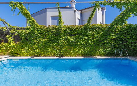 Gabi: Acqua, Pianta, Blu, Azzurro, Rettangolo, Botanica, Cielo, Shade, Vegetazione, Architettura