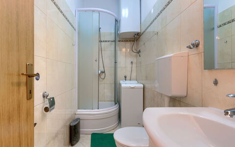 Gabi: Idraulico Fixture, Proprietà, Costruzione, Bagno, Viola, Gabinetto, Interior Design, Rubinetto, Pavimento