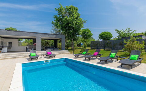 Mirna: Acqua, Cielo, Pianta, Nube, Piscina, Verde, Azzurro, Shade, Erba, Costruzione