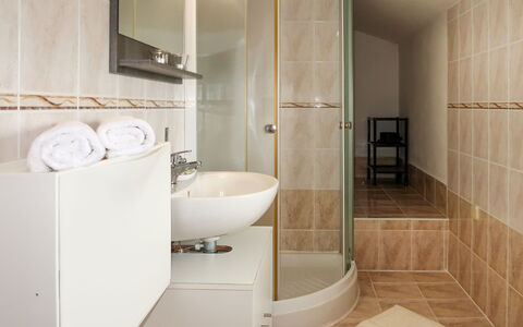 Labin 752: Marrone, Idraulico Fixture, Rubinetto, Lavandino Del Bagno, Lavello, Bagno, Gabinetto, Interior Design, Specchio