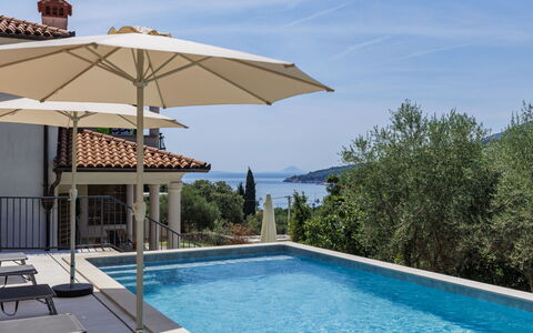 Ester: Piscina, Mobili Da Esterno, Ombrello, Mobilia, Ricorrere, Sedia, Lettino, Shade, Materiale Composito, Eco Hotel