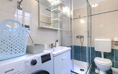 Ester: Lavatrice, Idraulico Fixture, Interior Design, Pavimentazione, Bagno, Pavimento, Lavello, Mobiletto Del Bagno, Lavanderia, Lavandino Del Bagno