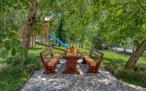 Kos: Pianta, Albero, Tavolo, Paesaggio Naturale, Legna, Mobili Da Esterno, Erba, Shade, Tempo Libero, Ricreazione