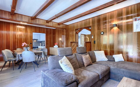 Lola: Interior Design, Pavimentazione, Legna, Pavimento, Soffitto, Mobilia, Divano, Soggiorno, Illuminazione, Camera