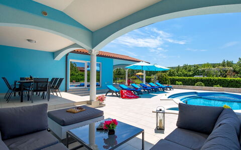 Villa Gabriel: Pianta, Mobilia, Cielo, Tavolo, Blu, Azzurro, Shade, Divano, Piscina, Mobili Da Esterno