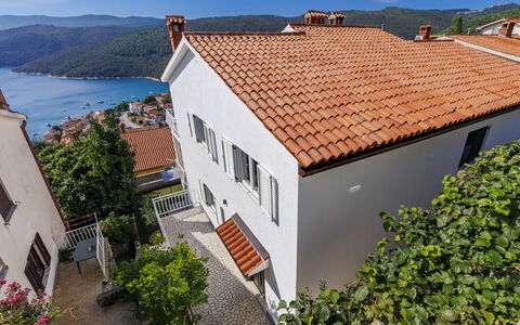 Rabac 638: Costruzione, Tetto, Zona Residenziale, Casa, Casa, Cittadina, Architettura, Collina, Costiera E Morfologie Oceanic, Insediamento Umano