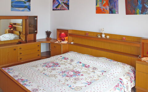 Mošćenička Draga 616: Camera Da Letto, Lenzuolo, Letto, Mobilia, Camera, Telaio Del Letto, Proprietà, Bedding, Materasso, Pavimento