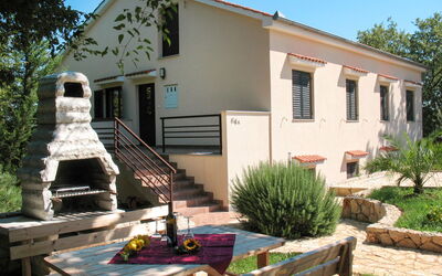 Krk Krk 664: Pianta, Costruzione, Proprietà, Cielo, Finestra, Albero, Shade, Le Scale, Villetta, Legna