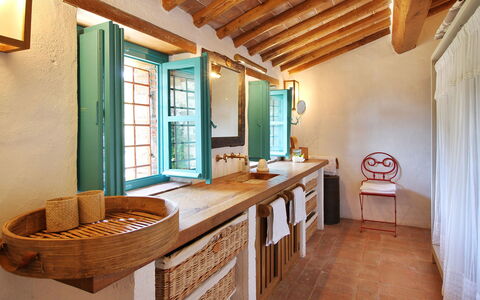 Macennere: Camera, Proprietà, Costruzione, Bagno, Casa, Interior Design, Mobilia, Soffitto, Immobiliare, Pavimento