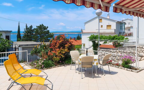 Manestar: Proprietà, Tetto, Costruzione, Immobiliare, Casa, Terrazza, Casa, Camera, Mobilia, Appartamento