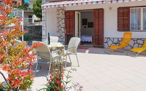 Manestar: Proprietà, Costruzione, Immobiliare, Casa, Casa, Zona Residenziale, Terrazza, Portico, Foglia, Cortile