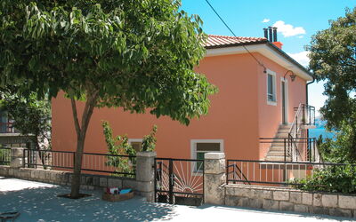 Novi Vinodolski 630: Pianta, Costruzione, Proprietà, Finestra, Cielo, Acqua, Albero, Casa, Nube, Urban Design