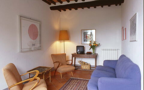 Magrini: Soggiorno, Camera, Proprietà, Mobilia, Interior Design, Costruzione, Casa, Tavolo, Immobiliare, Soffitto