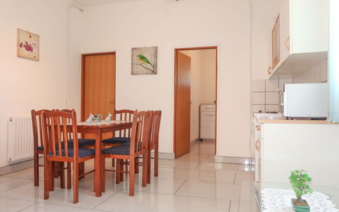 Karlobag 607: Camera, Proprietà, Costruzione, Casa, Mobilia, Pavimento, Interior Design, Tavolo, Immobiliare, Appartamento