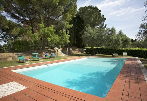 Malmantile: Piscina, Proprietà, Tempo Libero, Erba, Immobiliare, Casa, Backyard, Casa, Rettangolo, Albero