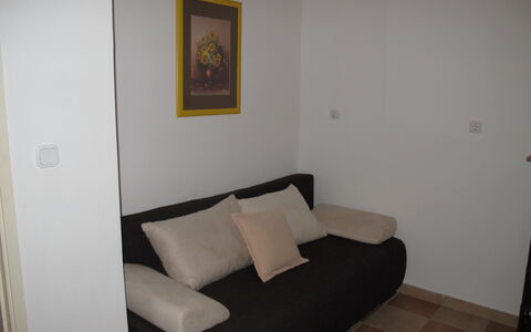 Catarina 1: Proprietà, Costruzione, Cornice, Comfort, Legna, Interior Design, Rettangolo, Soggiorno, Divano, Pavimento