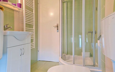 Valentina: Idraulico Fixture, Pavimentazione, Pavimento, Bagno, Interior Design, Idraulico, Rubinetto, Camera, Lavandino Del Bagno, Lavello