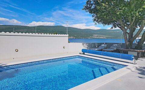 Valentina: Blu, Acqua, Piscina, Materiale Composito, Tempo Libero, Ricorrere, Shade, Mobili Da Esterno, Hotel, Villa