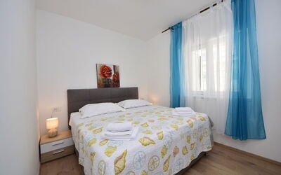 Katarina 3 606.2: Interior Design, Camera Da Letto, Mobilia, Pavimento, Letto, Casa, Camera, Appartamento, Biancheria, Telaio Del Letto